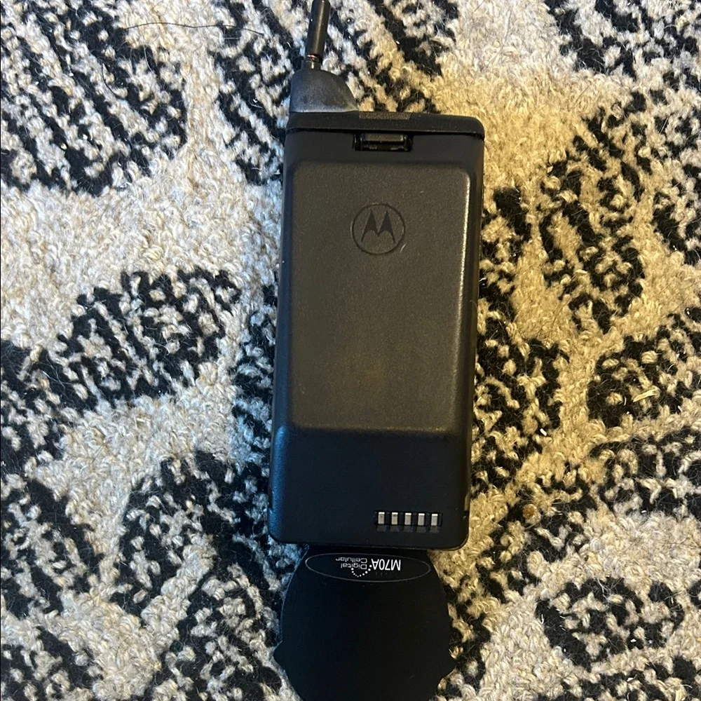 Vintage 1988 Motorola Black Flip Cell Phone